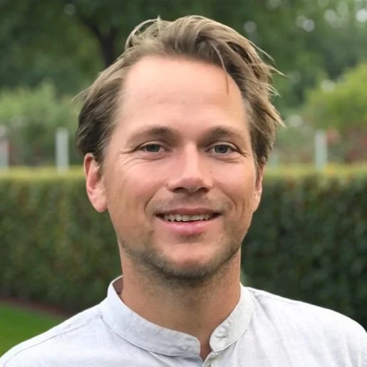 Dr Thomas Albers