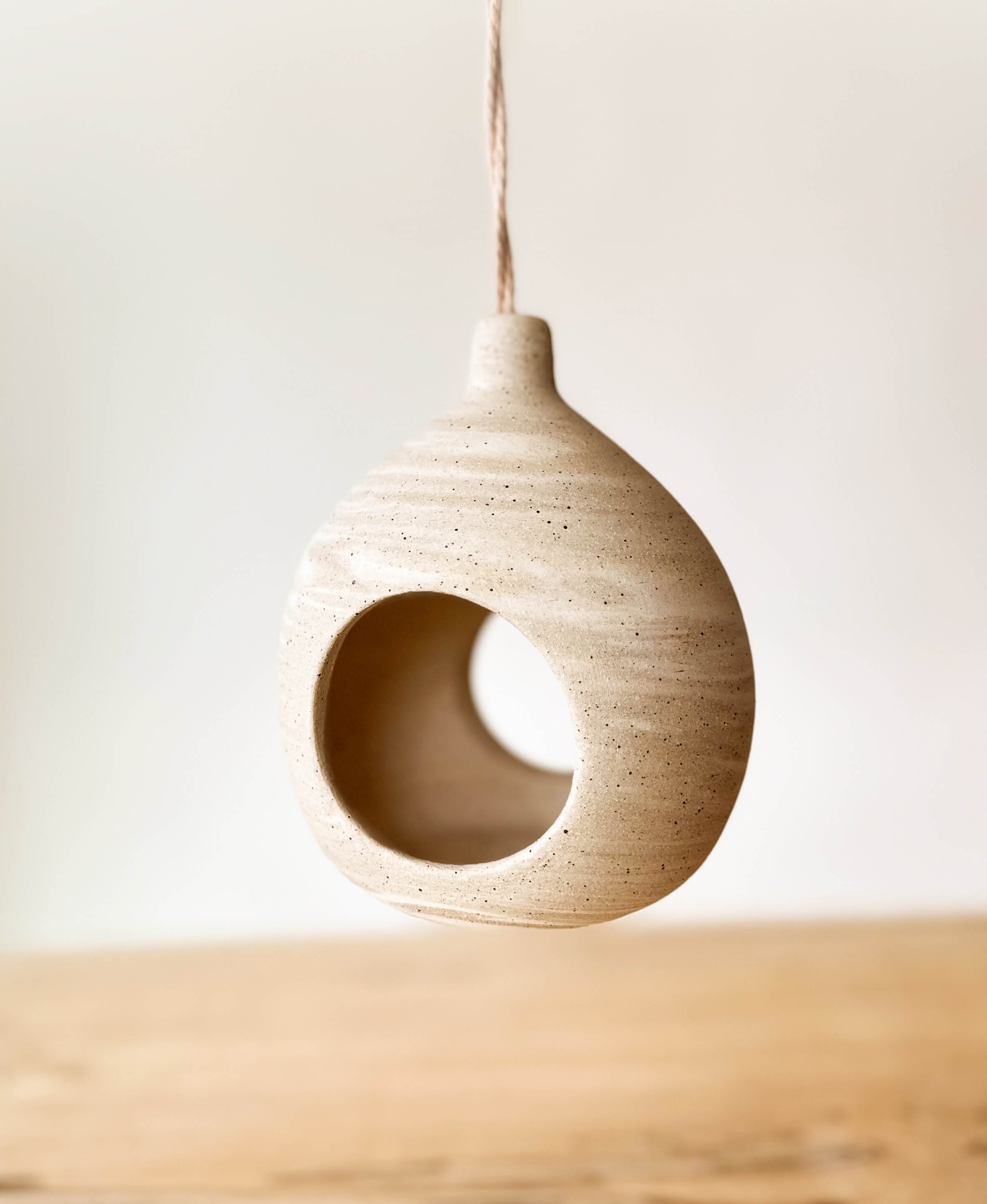 bird-feeder-oval-speckled-thumb-1.jpg