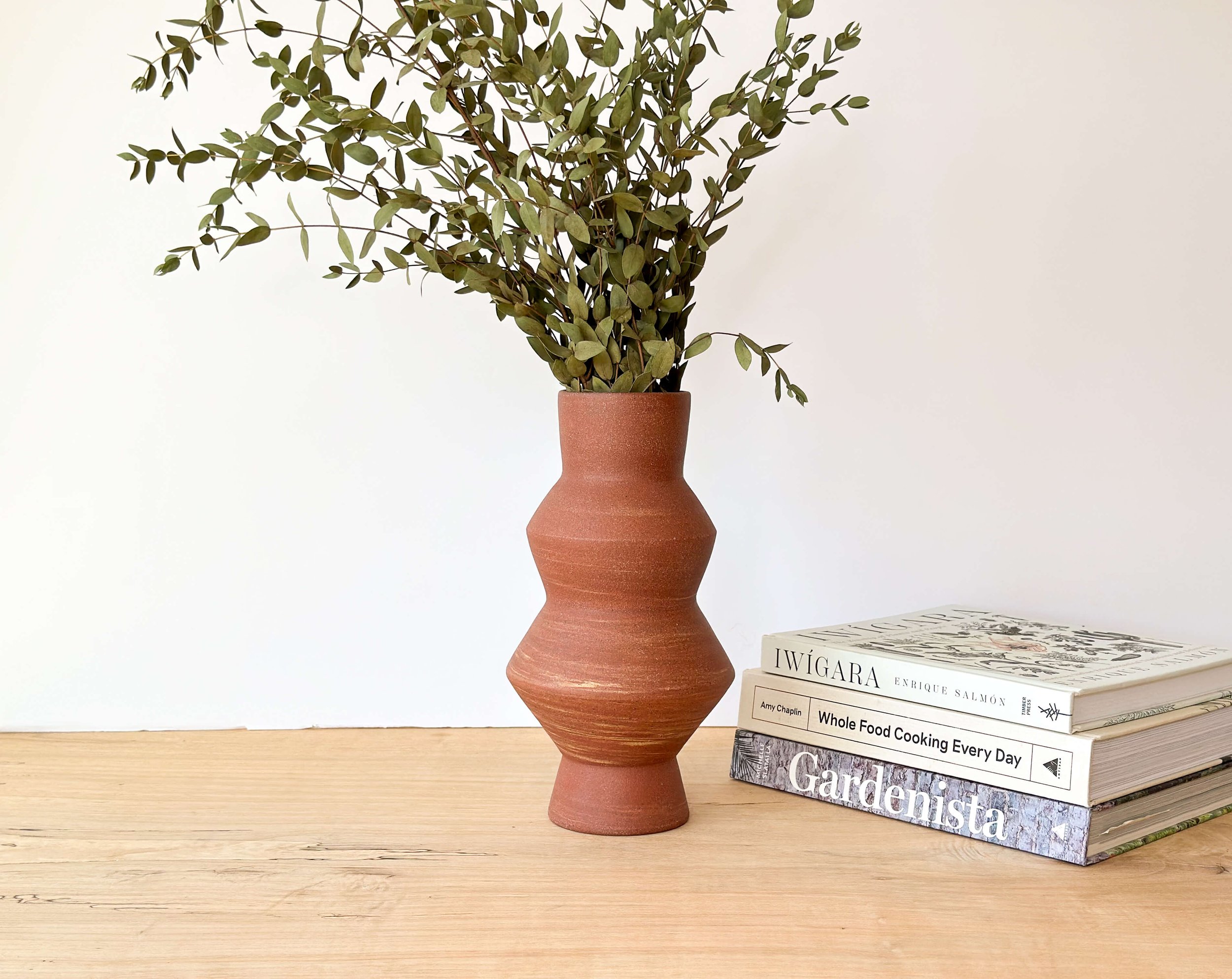 zig-zag-vase-red-books.jpg
