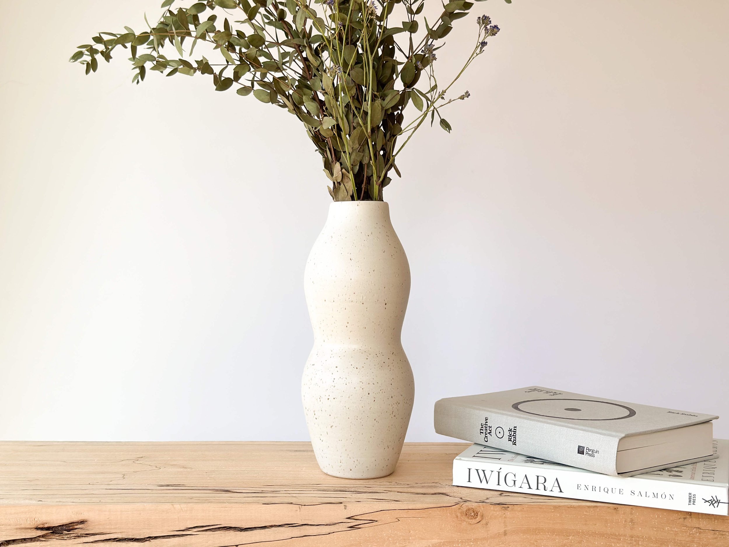 venus-alabaster-vase-table.jpg
