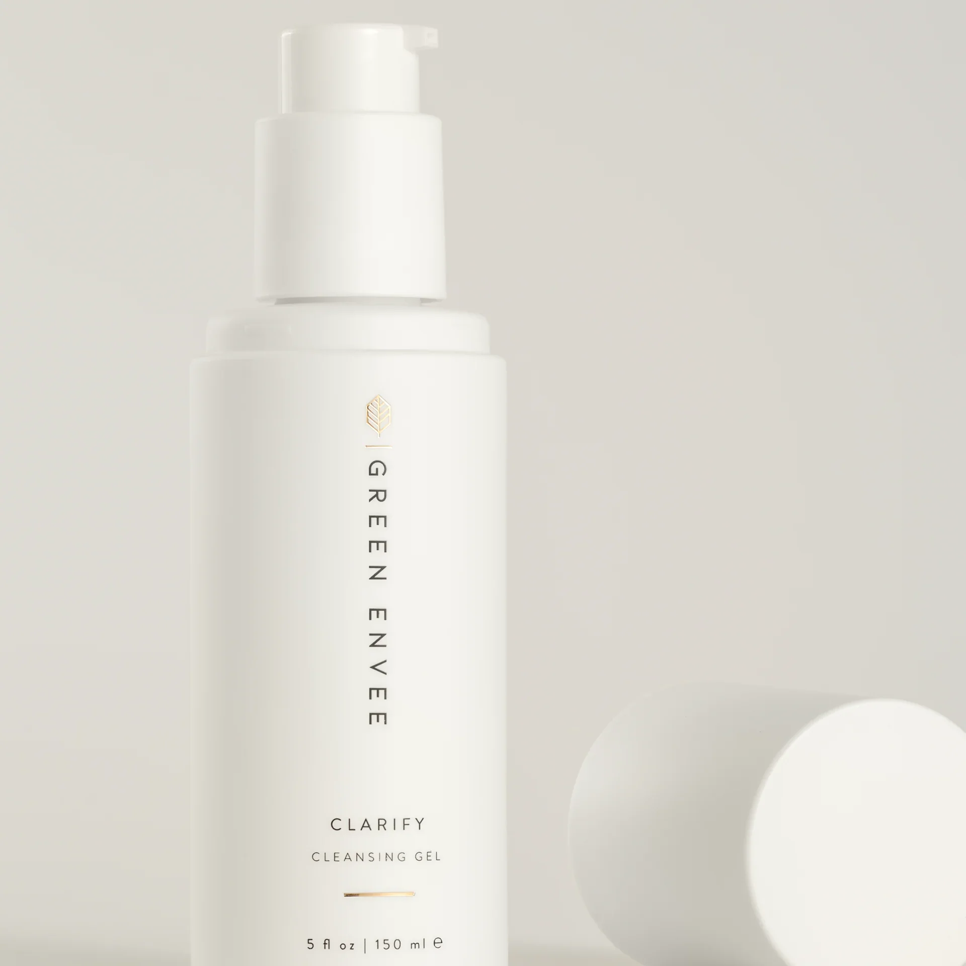 ClarifyCleansingGel-3111_2.webp