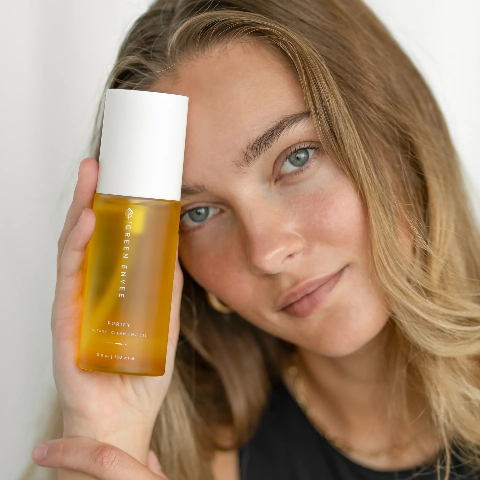PurifyCleansingOil-3112_2.webp