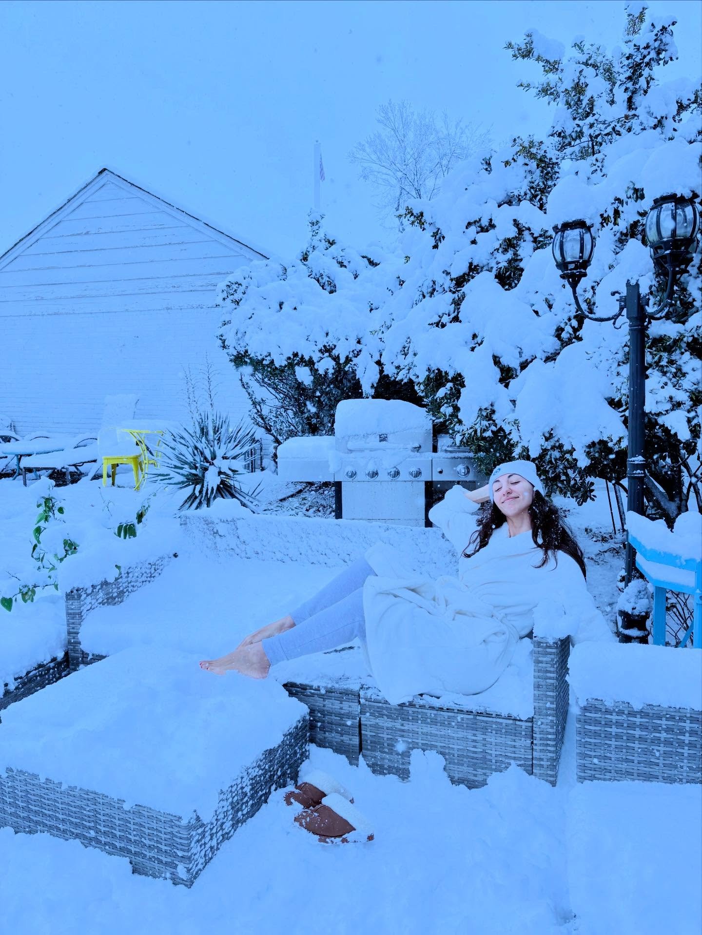 keep me warm 🥰😘

#newmusic #music #christmas #christmassong #linkinbio #snow #snowday #snowdayfun