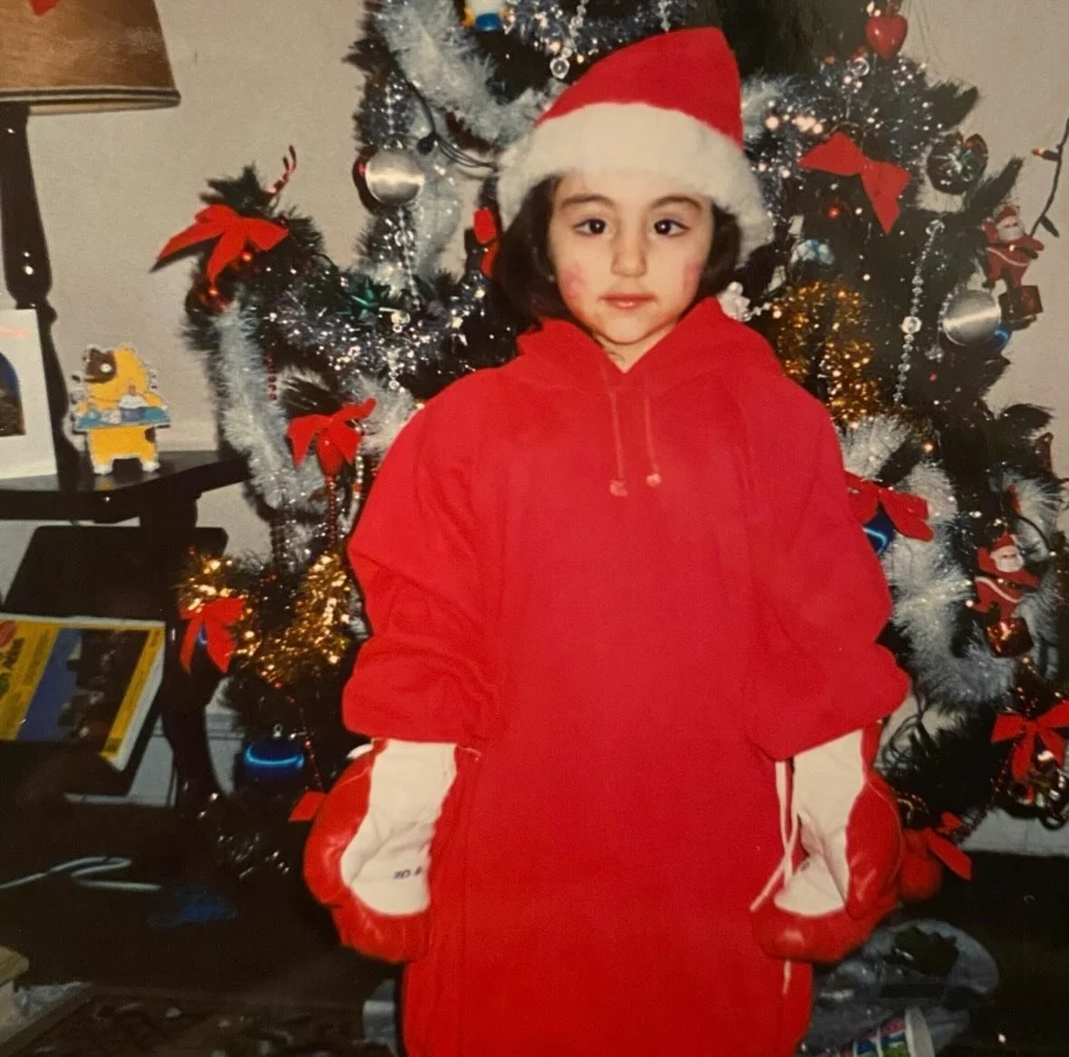 90s aesthetic or whatever the children are saying ✨❤️ ARE YOU STREAMING MY XMAS SONGS?!? 🥊 🥊#linkinbio #christmasmusic #merrychristmas