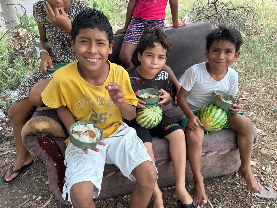 On Saturday, September 5, we had the blessing of partnering with Templo Libertad to serve hot meals and beverages to families in Guanacaste, Costa Rica. 🇨🇷❤️

Every meal served was an opportunity to share the love of Jesus in a practical way.

We&r