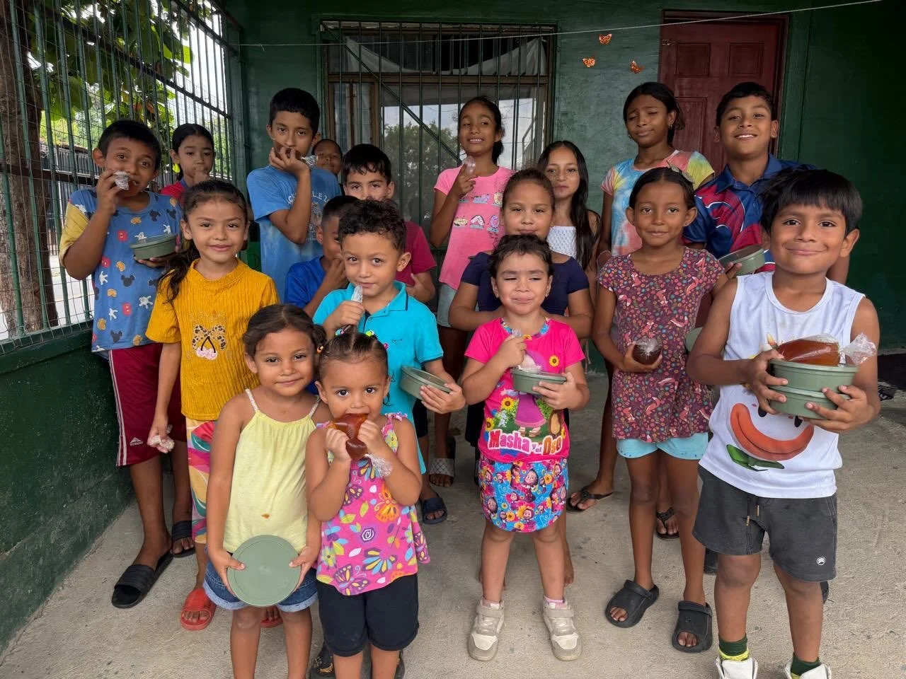 🇨🇷 Costa Rica | 10.10.26

Grateful to serve alongside Templo Libertad, distributing food and sharing the love of Jesus with families in Costa Rica. ❤️

Every meal is a reminder: you are seen, loved, and not forgotten.

All glory to God! 🙏🏽

#Temp