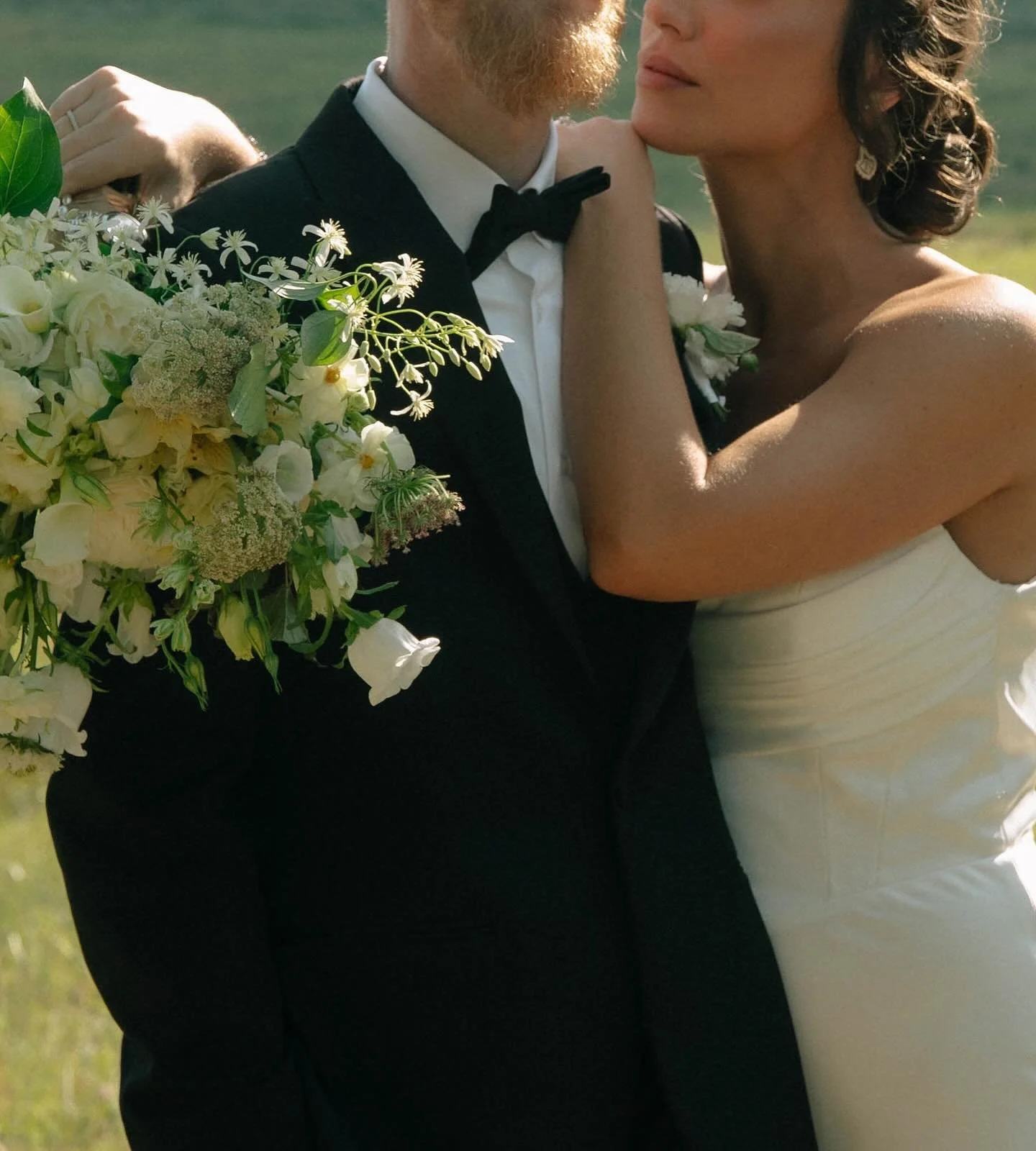 Got a sneak peak of Julie and Stephen&rsquo;s 🕊️ photography by @stefaniamber_ 🎊