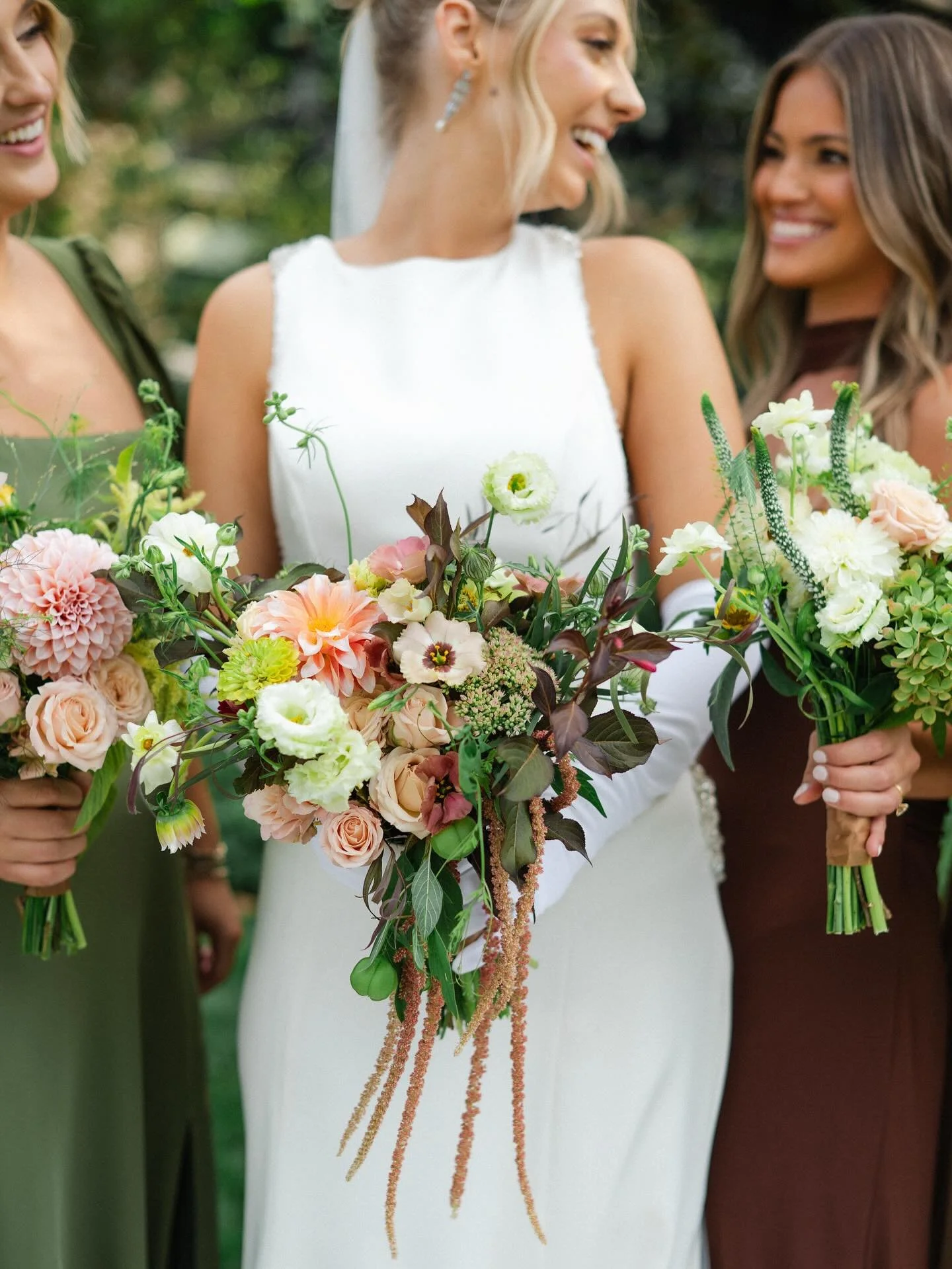 Rachel and Patrick&rsquo;s wedding on September 13, 2025💖 Loved designing this with Rachel, it really does make such a difference when my clients say I trust you, and I can just play!
Thank you for having me as your florist 💕🍁 
Beautiful photograp