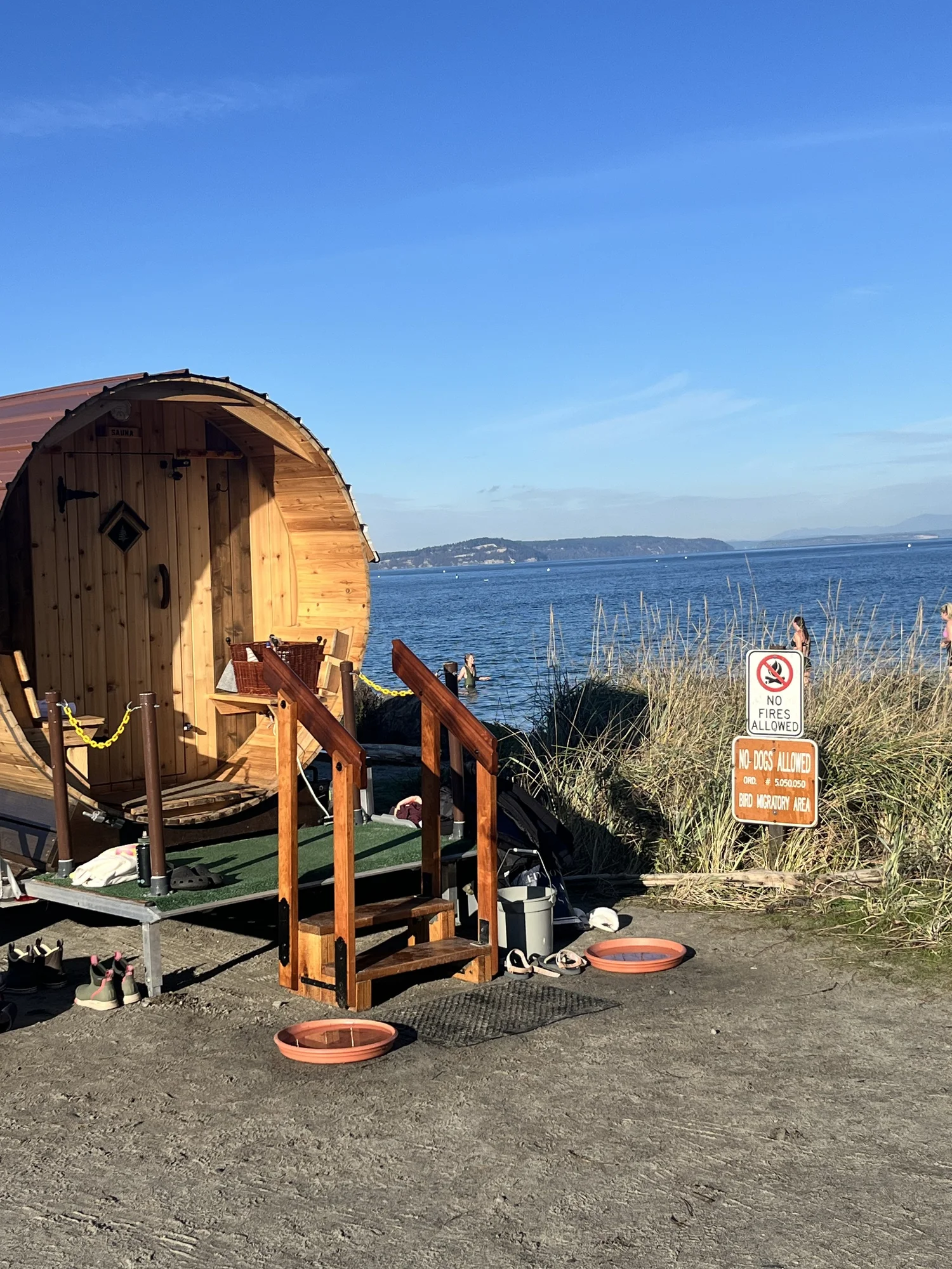 Sauna n Soak mobile barrel sauna parked near the Puget Sound