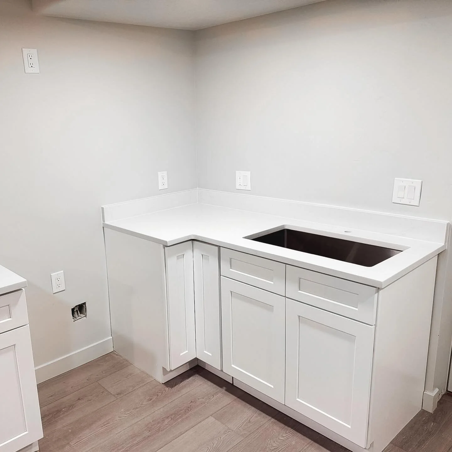 Renovate your countertops with us 🤩.

#upgrade #utahconstruction #countertops #lovework #kitchenremodel