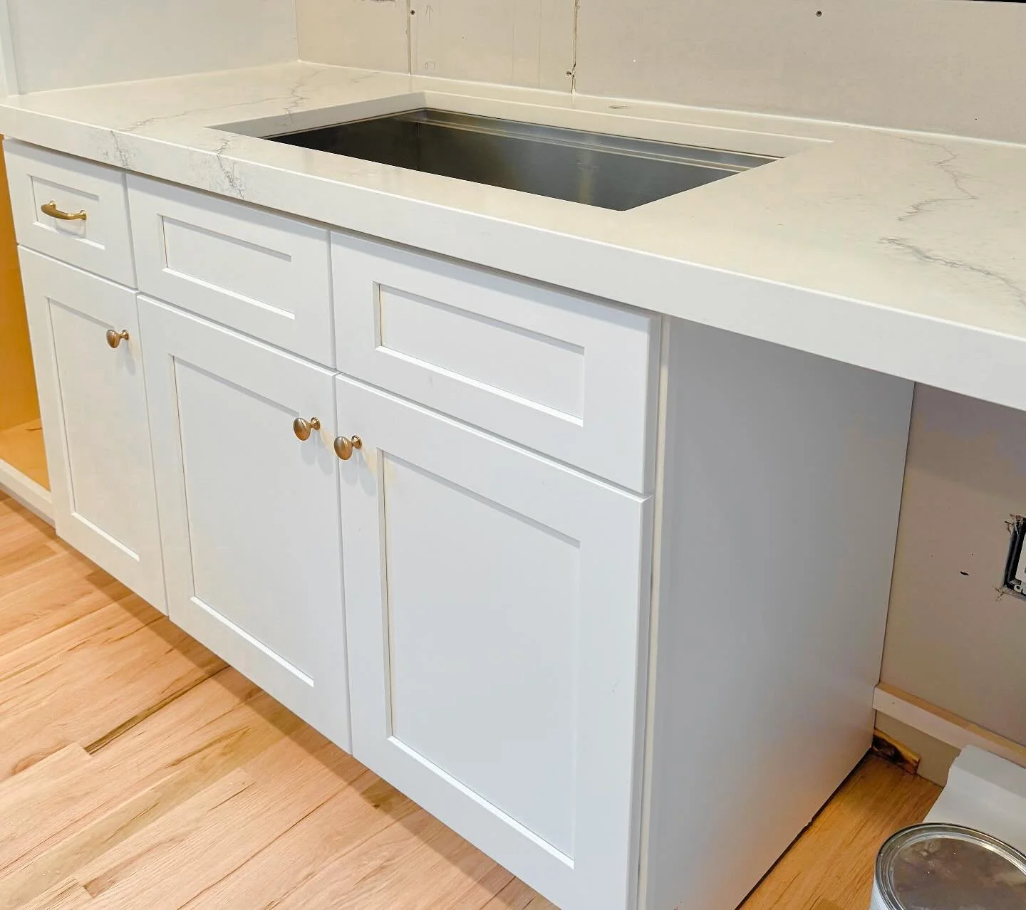 Calcatta Lux Quartz! 

#kitchen #upgrading #renovation