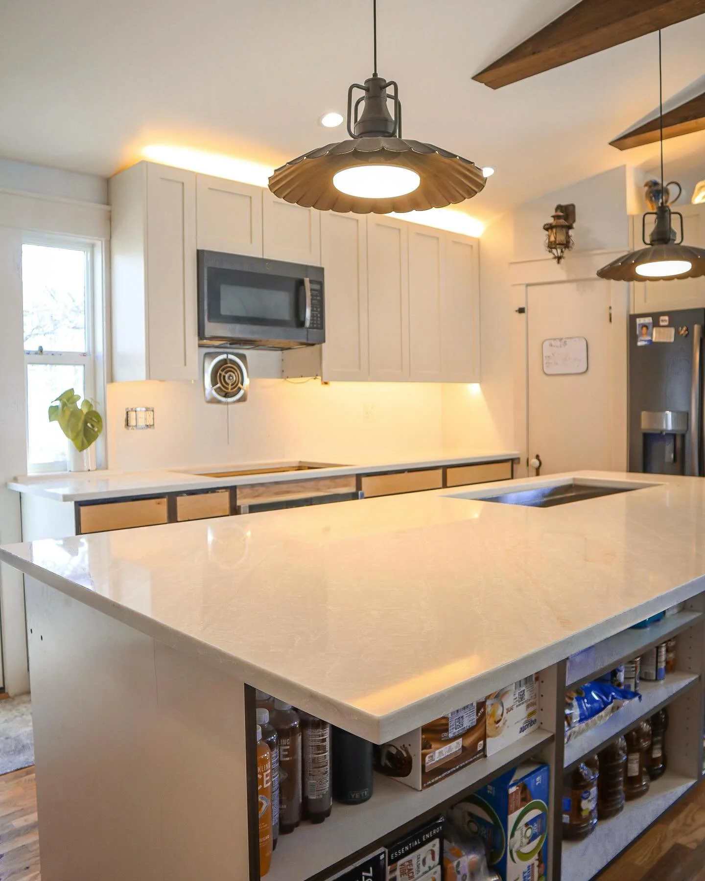 ✨ Benefits of having quartz countertops

Quartz countertops are durable, low maintenance and stain resistant. 
Other benefits , quartz is attractive and consistent and It can add value to your home. 🏡 

Contact us for more information and get a bid 
