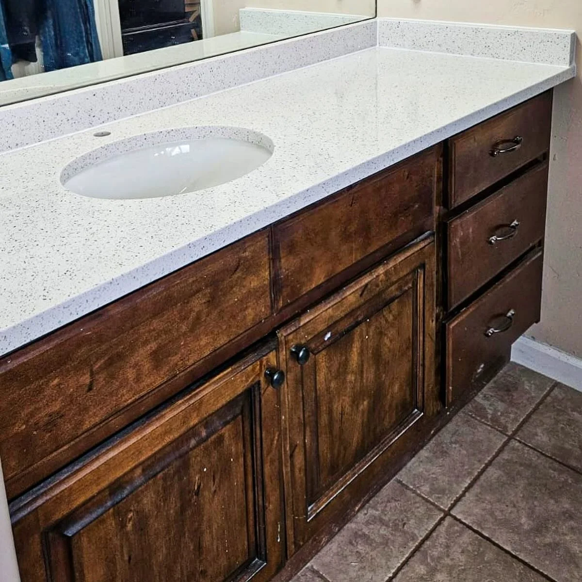 Bianco Galaxy Quartz💚

#kitchenremodeling #utah #countertops