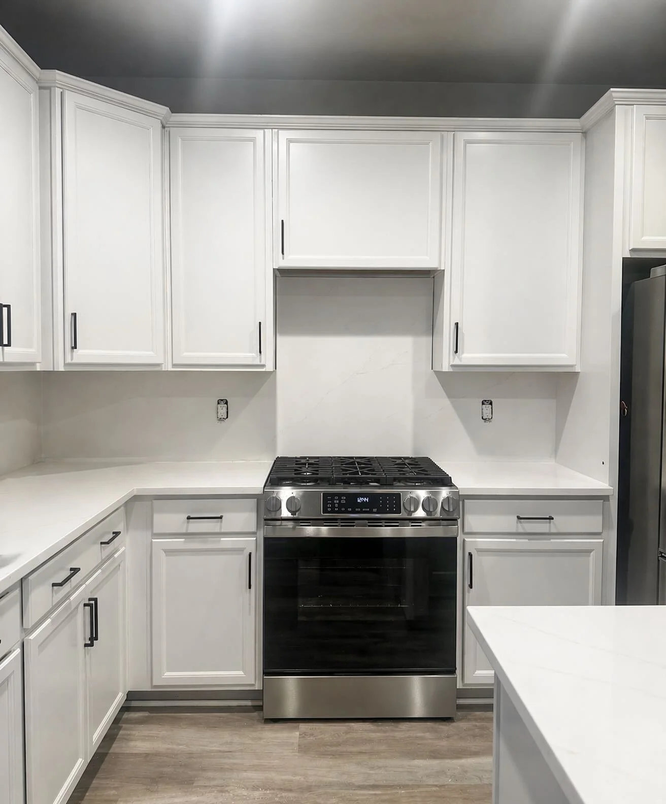 Elevate your space with quartz countertops.

#kitchen #utahcontractors