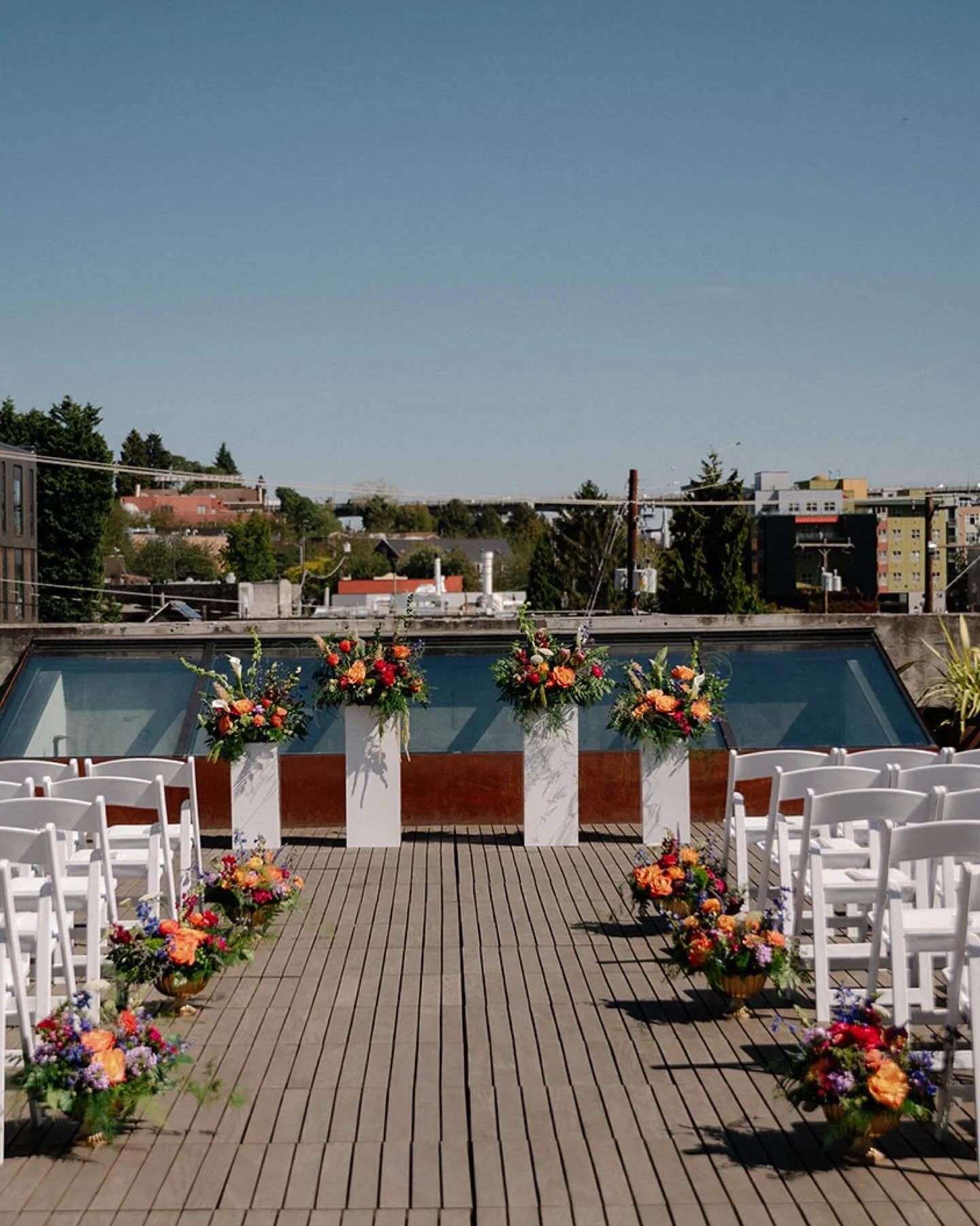 Sweet summer details from R &amp; T&rsquo;s day. Already dreaming about the recently gone hot rooftop days!! 

Photography: @soundandseaphotography 
Floral: @farmhouse_box_bloom 
Entertainment: @insaiyanent 
Coordination: Finn Events
Venue: @fremont_