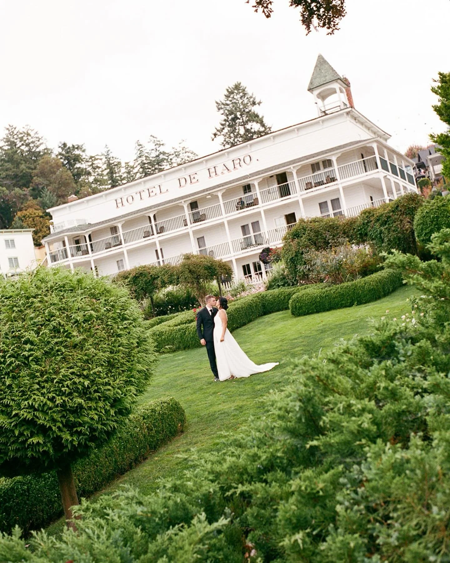 Love in Friday Harbor. The San Juan&rsquo;s have our hearts.

Photography: @marykalhorweddings 
Venue: @rocheharborresort 
Entertainment: @headsmileproductionsdj 
Beauty: @glowinginseattle