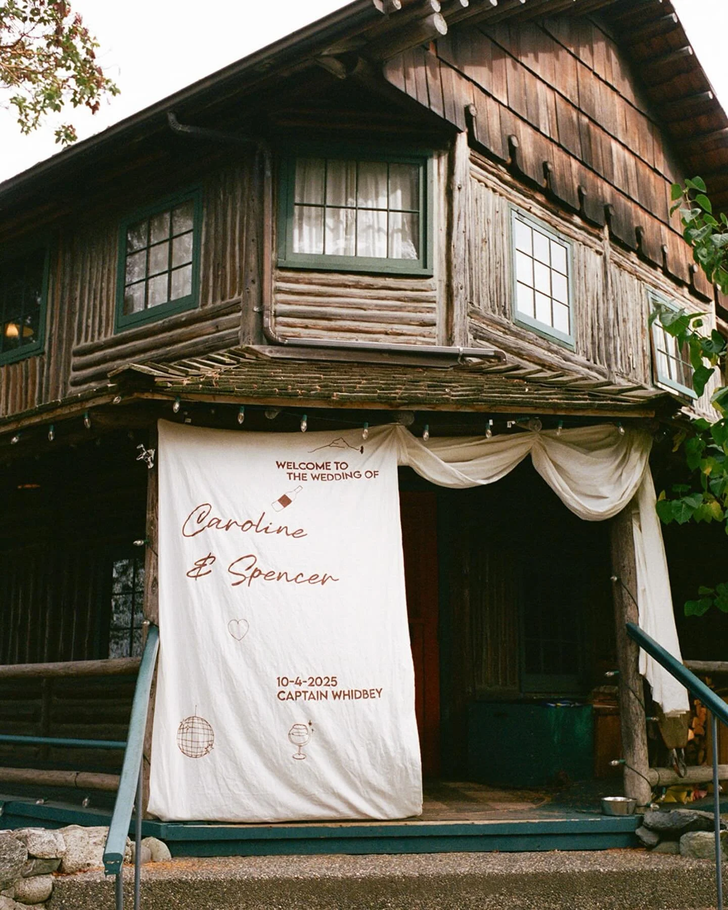 October at @thecaptainwhidbey told in textures and tones.

Photography: @marykalhorweddings 
Floral: @odd.flowers 
Venue &amp; Catering: @thecaptainwhidbey 
Entertainment: @mrdmoon 
Desserts: @auntieemsbakedgoods 
Rentals: @cortpartyrental @creativec