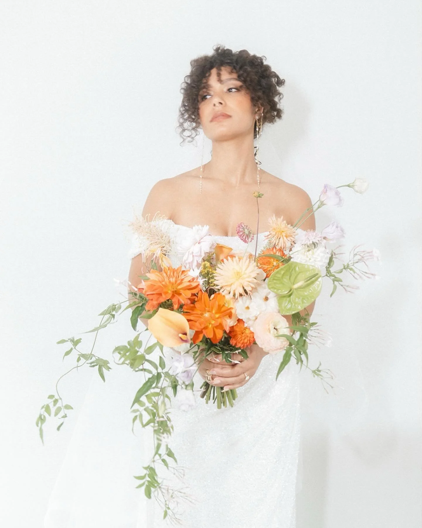 Dreamy portraits we just can&rsquo;t get over.

Photography: @melanieflanigan 
Floral: @nadira_design 
Entertainment: @integraldjs &amp; @maxcobbmusic 
Beauty: @urbanistaweddings 
Rentals: @cortpartyrental 
Transportation: @butlerseattle 
Venue &amp;