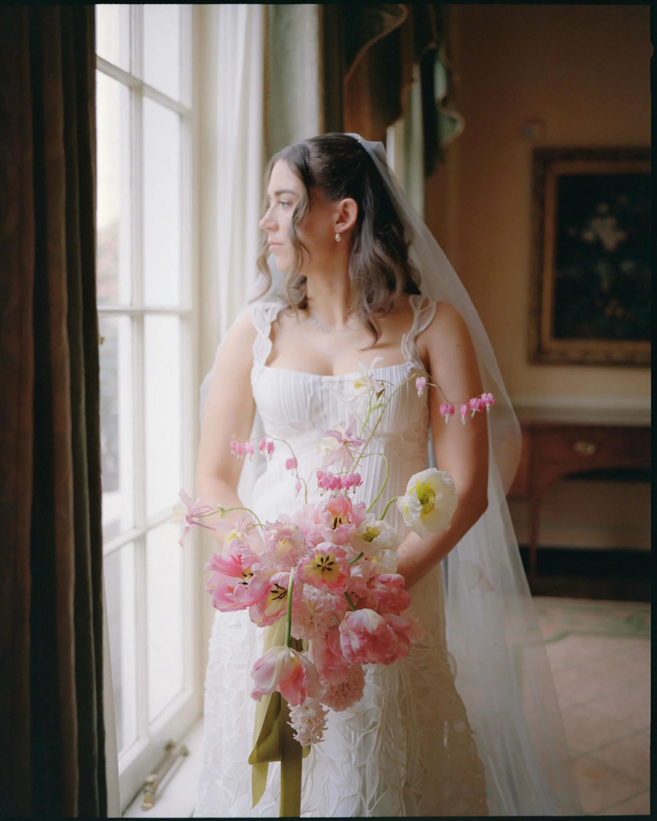 Let&rsquo;s have a moment for the flowers 💐 

Photography: @alysonhallphoto 
Beauty: @makeupartist.angela 
Venue: The Sunset Club Seattle
Floral: @phosphorusbotanical 
Cake: @honeycrumbcakes 
Entertainment: @the.afterparty.band &amp; @321fotobooth 
