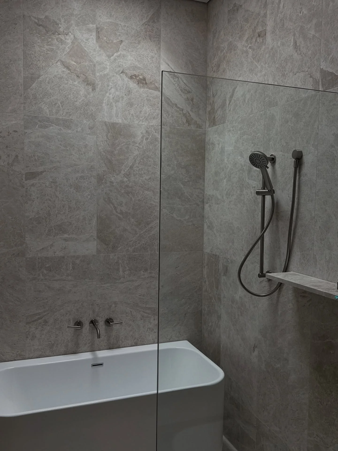 &bull; Refined simplicity &bull;

#modernhome #bathroominspo #interiordesign #interiordetails #stone #bathroominteriordesign #highend #valereinteriors #tapware #tapwaredesign #residentialinteriors