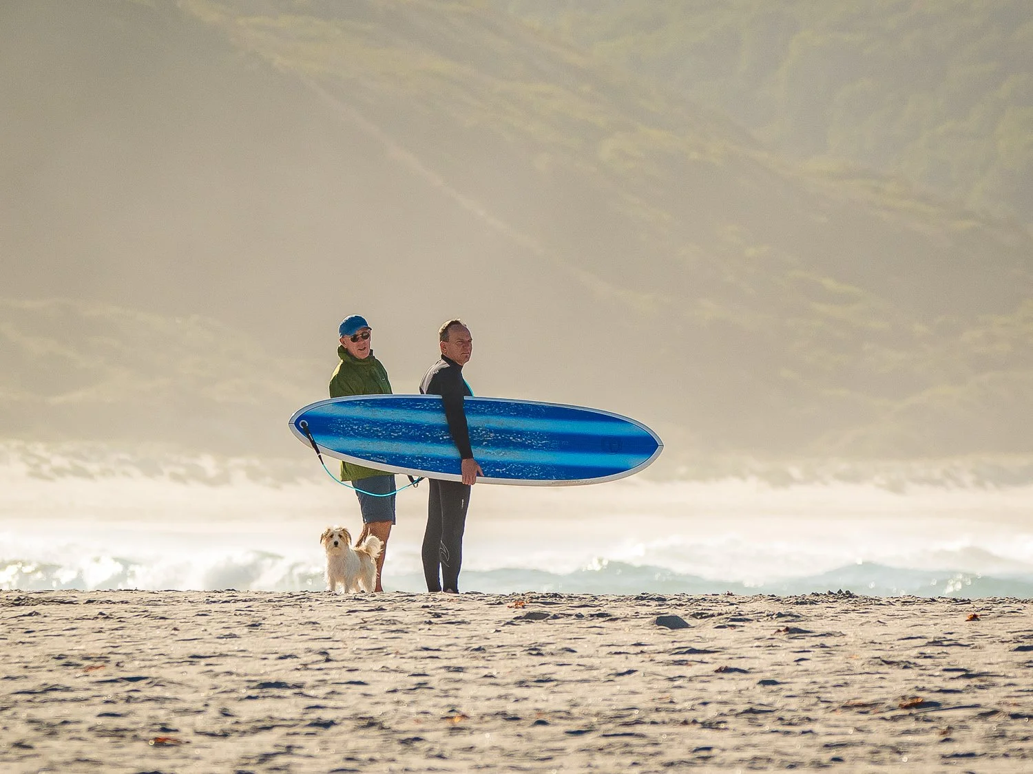615 DENMARK OCEAN BEACH SURFER