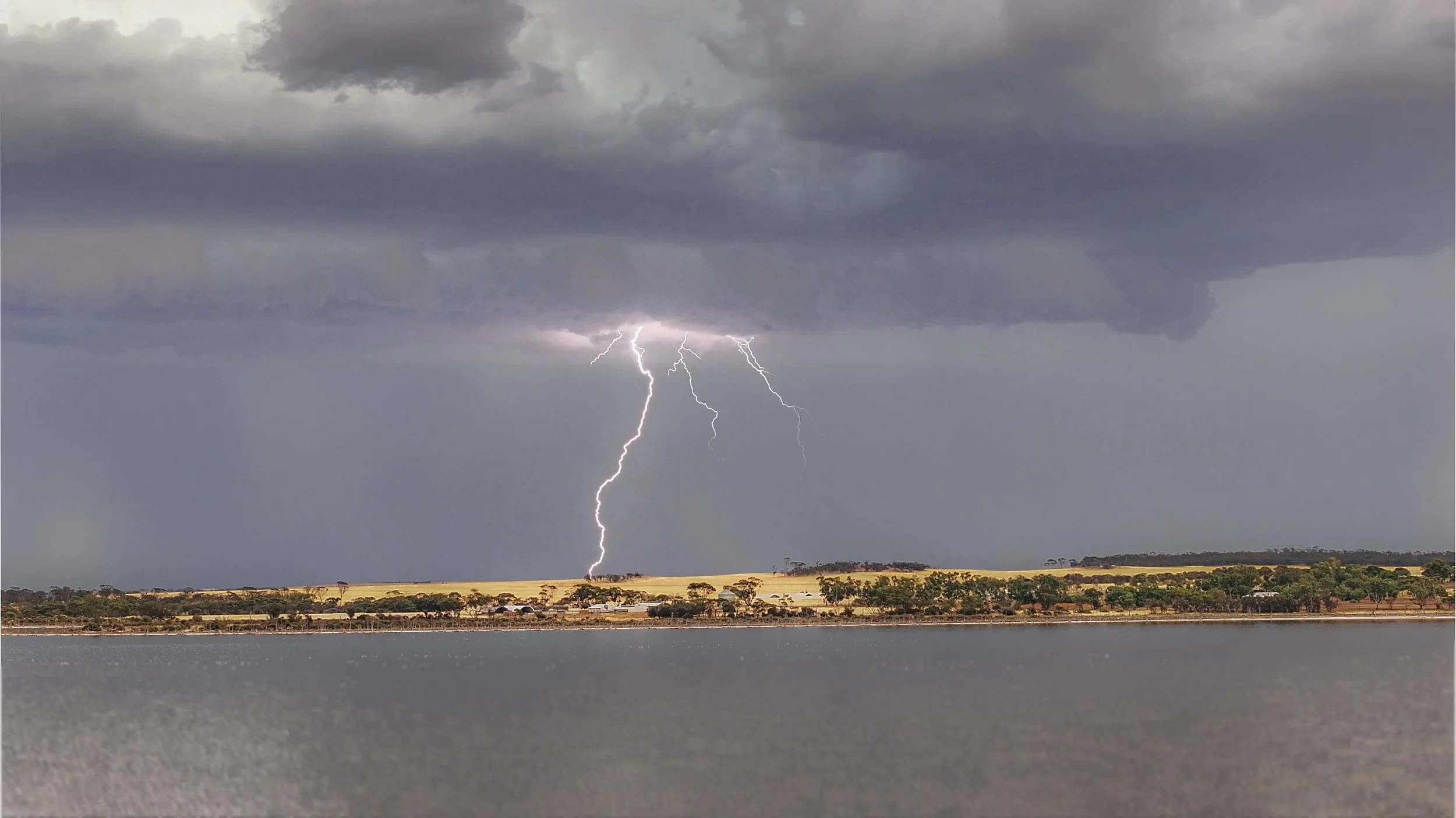 LAKE NINAN STORM 17122025-5.jpg