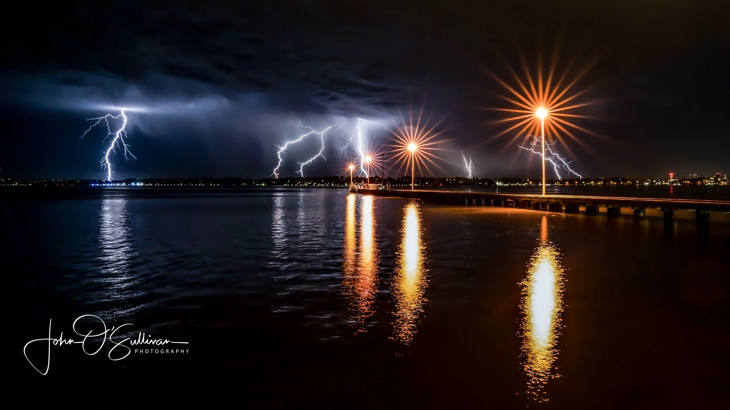 Como_ lightning block background-1.jpg