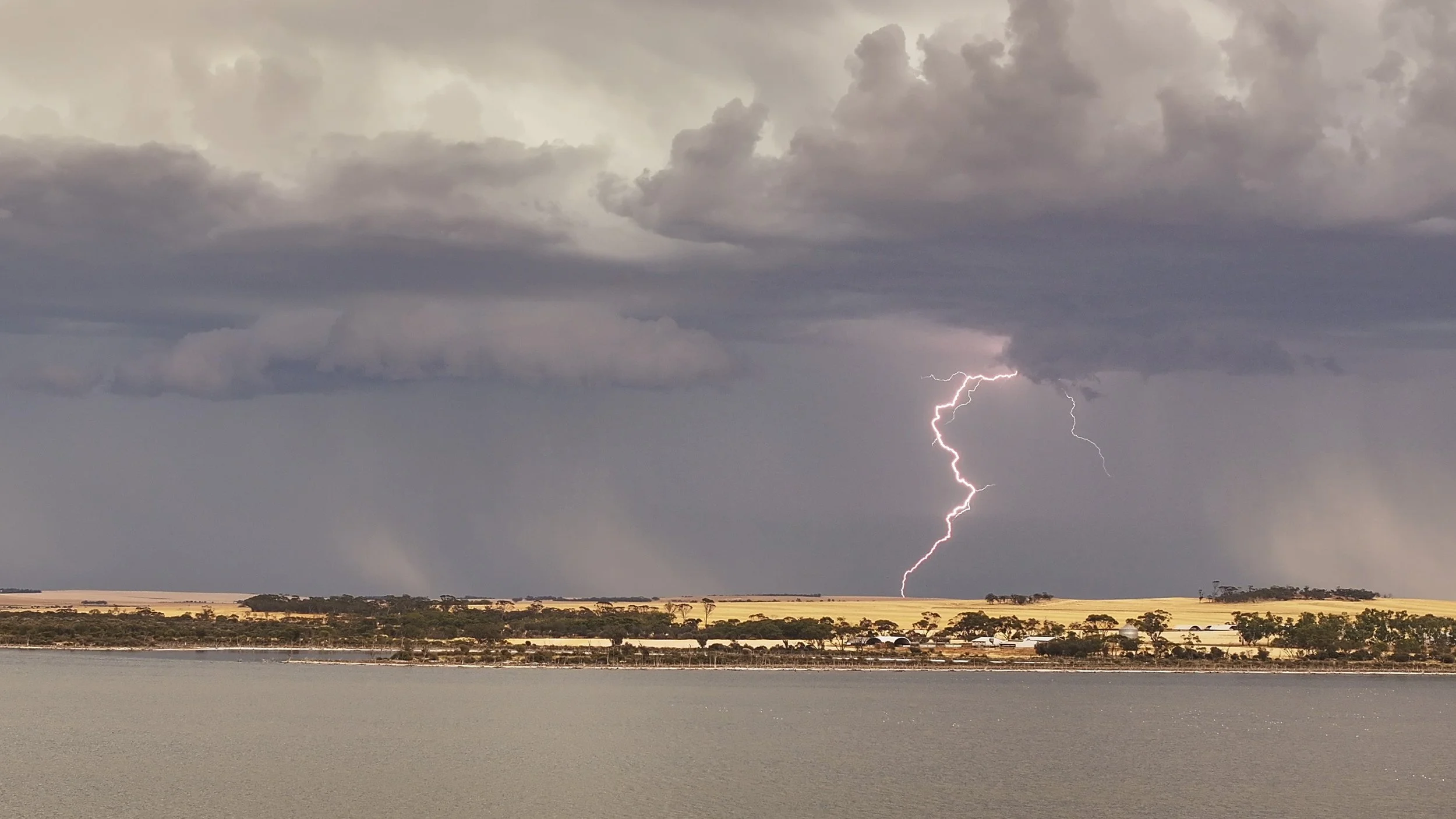 LAKE NINAN STORM 17122025-2.jpg