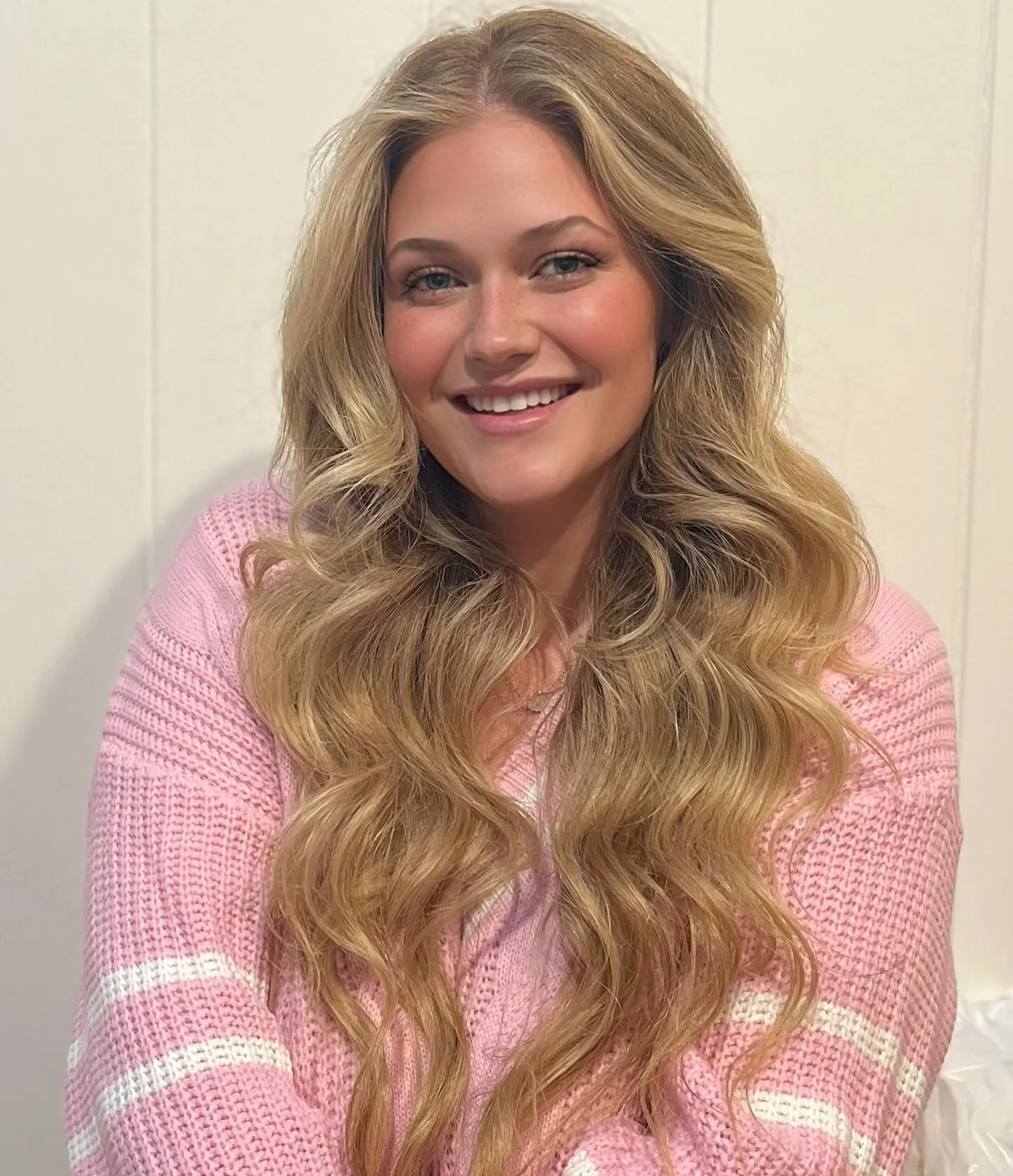 Hi, I’m Eden! LA-raised, mama of three, and founder of Eden Decor. Welcome to my corner of the design world!
I’m an interior designer based in Los Angeles and the founder of Eden Decor. I’ve been designing homes for over 14 years, a