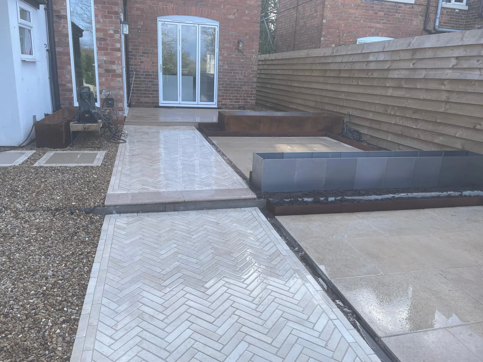 Latest job completed 👌
#millboarddecking
#dijonlimestonepaving
