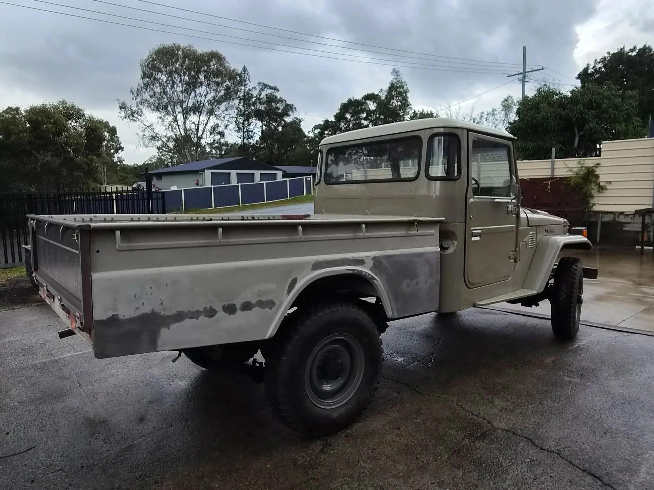 Restoration of an FJ45 Toyota Landcruiser tub to return it to original