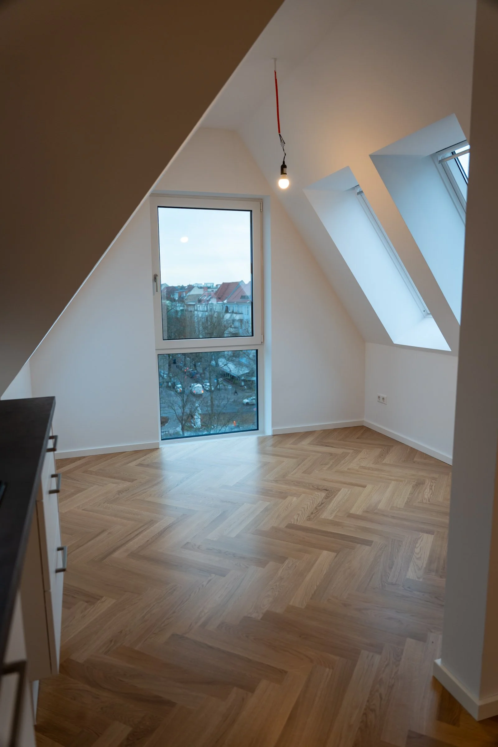 Fenster- und Deckenverkleidung