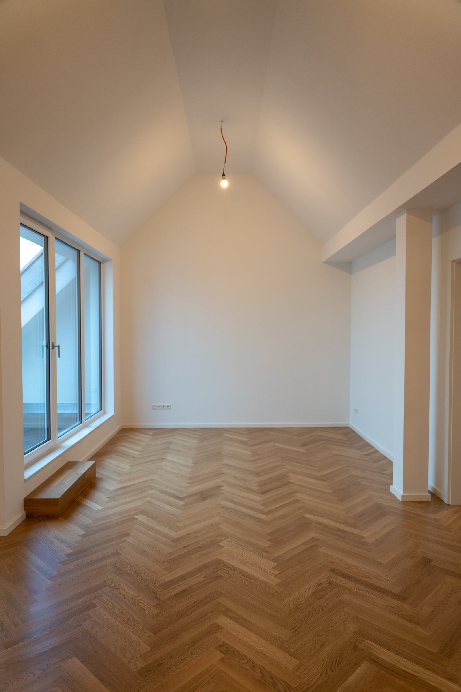 Fenster- und Deckenverkleidung
