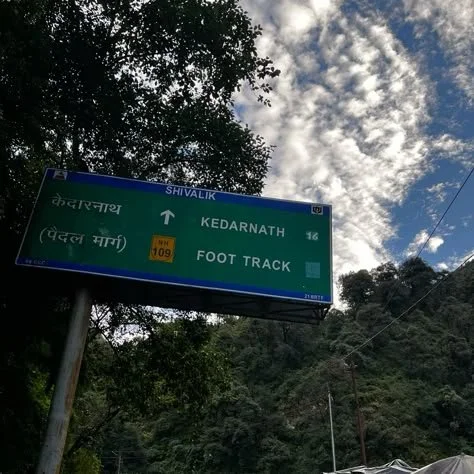Image of Tungnath Temple – Highest Shiva temple in the world – Tungnath amidst the clouds