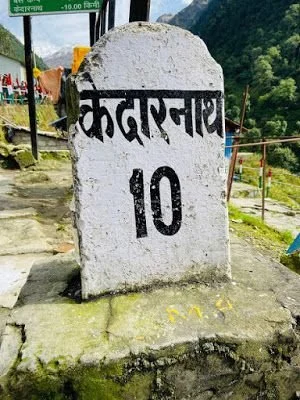 Image of Pilgrims Trekking – Pilgrims trekking towards Kedarnath as part of Do Dham Yatra
