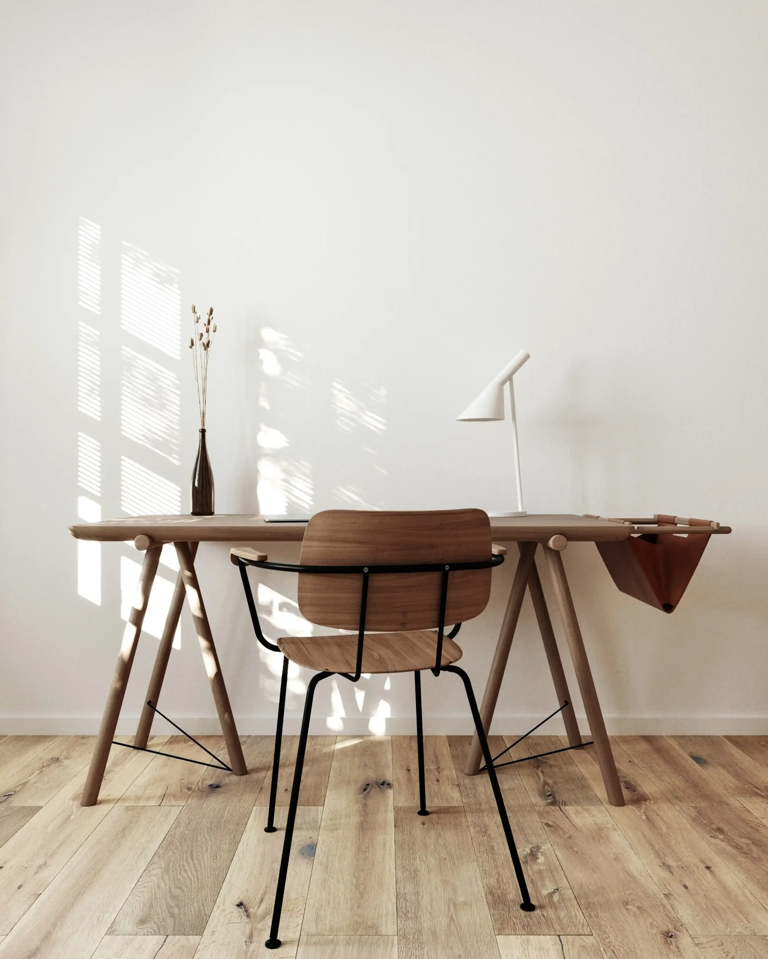 Bureau design illustrant un environnement de travail professionnel en direction artistique et expertise en branding stratégique, par Mathilde Lafargue