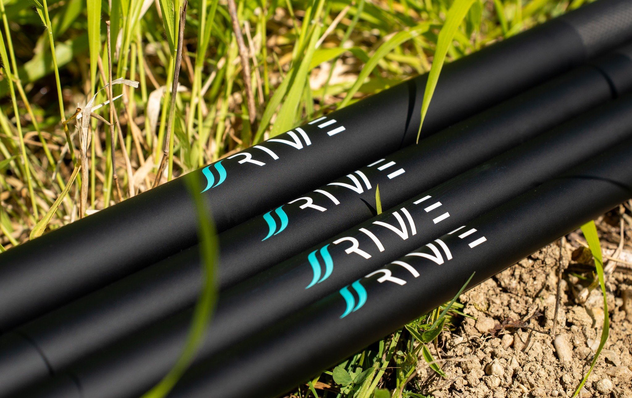 image d'une canne à pêche logotypée Rive