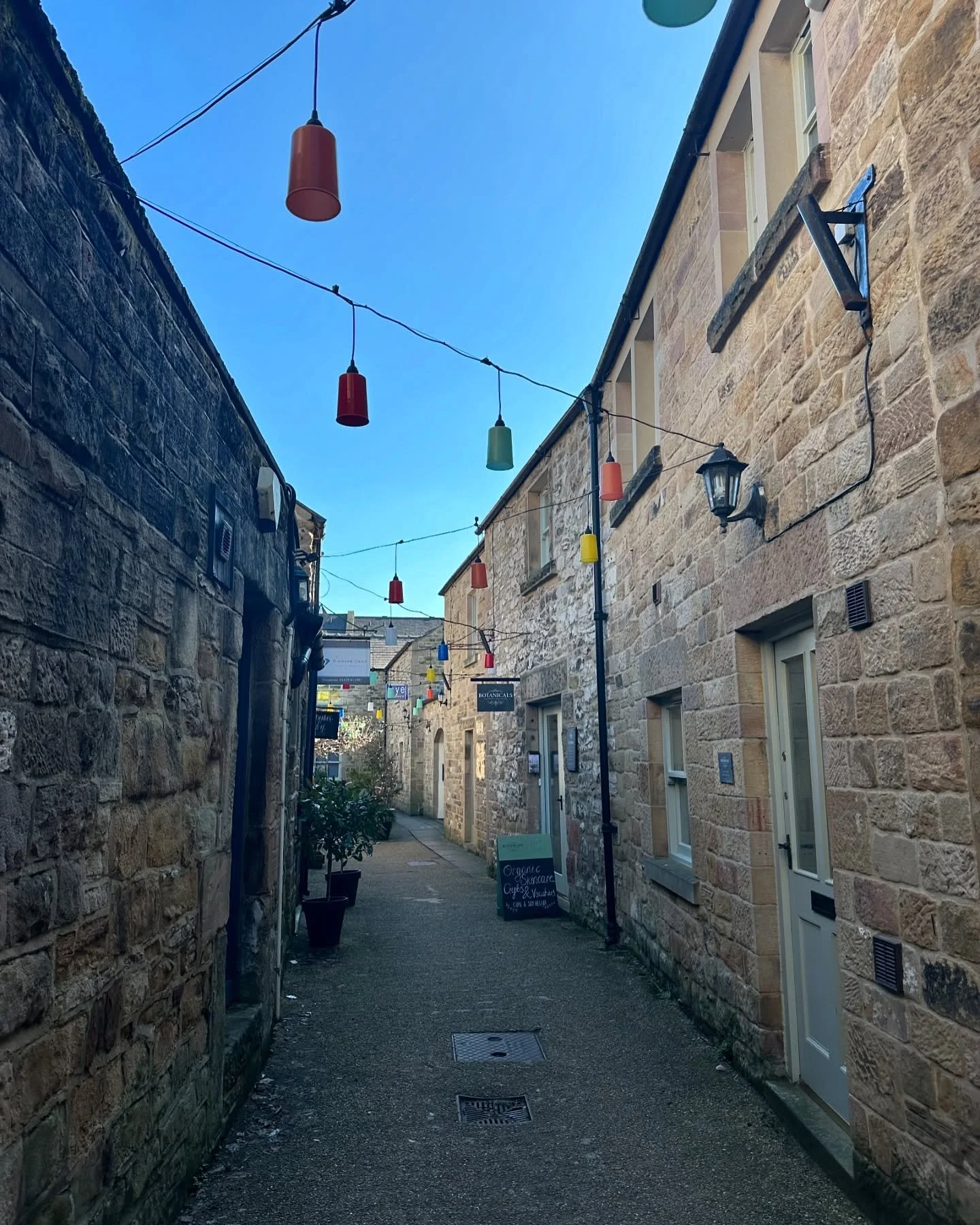 March So Far ☀️🤍

1. This beautiful little street in Bakewell.
2. Driving through the gorgeous Derbyshire Countryside.
3. Dreamy mani for @gem_waite.
4. The pups fasto in the studio 🥹
5. Loving their new beds &amp; toys.
6. Hubby came home with a p