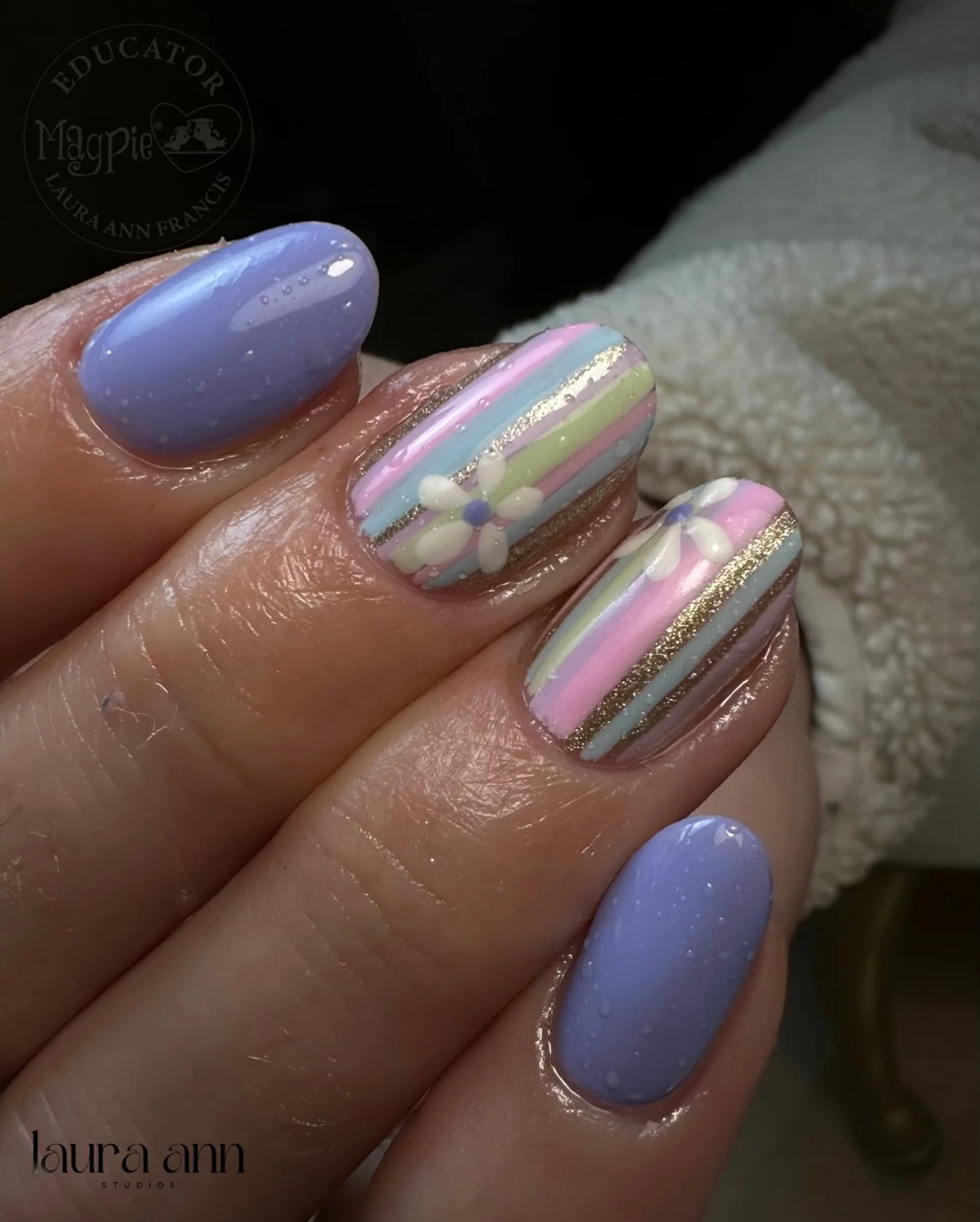 Daisies &amp; Stripes 💐🖤

Gorge set for @rebeccagriffin_ using everything @magpie_beauty 🖤

#springnails #pastelnails #stripenails #floralnails #flowernails #summernails #naileducation #nailsouthwales #naturalnails #lilacnails #candynails #builder