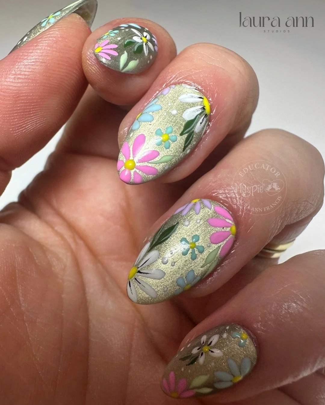 ✨ Spring Garden ✨

If you haven&rsquo;t got your reminders set for this Thursday at 7am, to grab the brand new @magpie_beauty Spring Cateye Collection, then you need to!! This is the shade &lsquo;Pursecco&rsquo; &amp; it&rsquo;s absolutely STUNNING ?