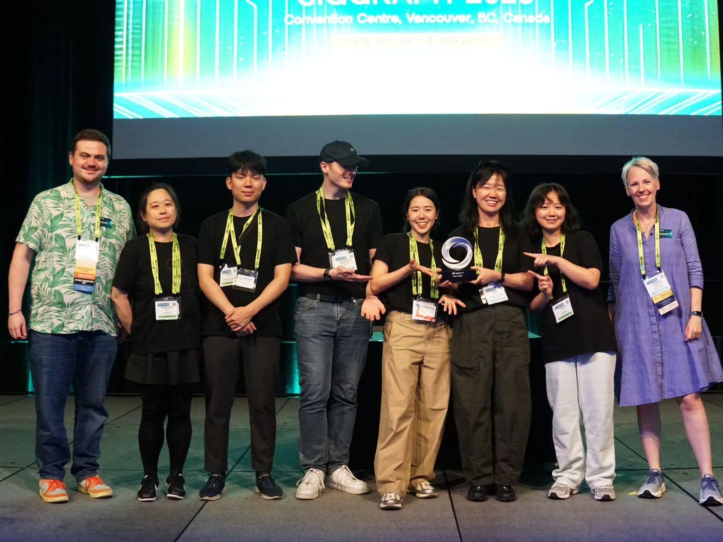 리보로가 아트 및 기술 감독으로 참여한 LBE 콘텐츠 〈이머시브 궁〉 (이혜원 감독, 기어이 제작) 이 SIGGRAPH 2025 이머시브 파빌리온에서 BEST IN SHOW를 수상하며 월드 프리미어로 공개되었습니다.

전 세계 최고 기술이 모이는 무대에서 처음으로 수많은 유저분들께 작품을 선보인 것만으로도 큰 영광인데, 이머시브 파빌리온 부문 최고상까지 받게 되어 더할 나위 없이 기쁩니다.

이 값진 기회를 마련해주신 @giioii_immers