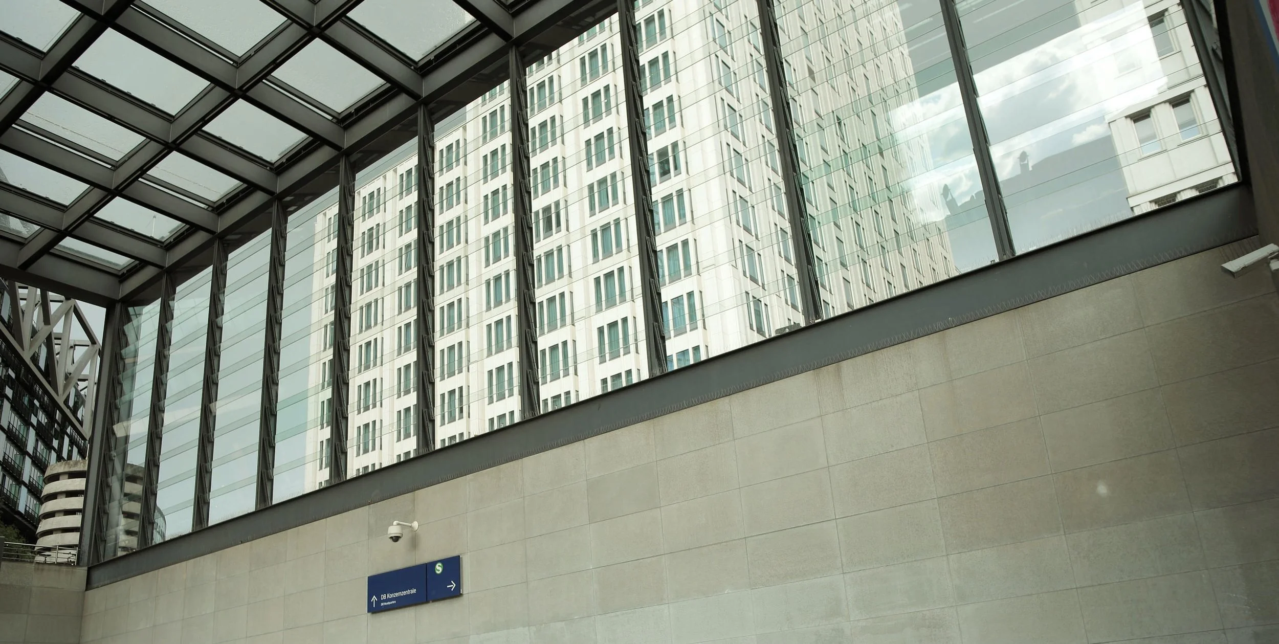 SMV BERLIN erweitert die Führung