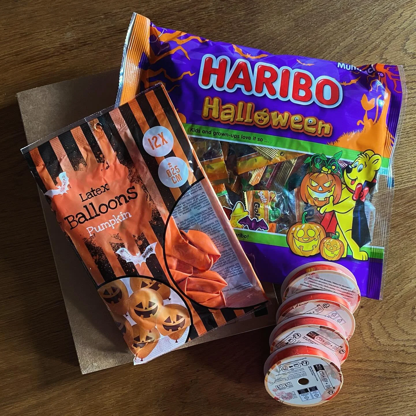 Getting ready for our Happy Halloween &ldquo;stage&rdquo;! Il ne reste plus que quelques places - venez nous rejoindre pour f&ecirc;ter Halloween en anglais! #mont&eacute;pilloy #storytimeenglish #villedesenlis #oise #apprendreanglais #englishteacher