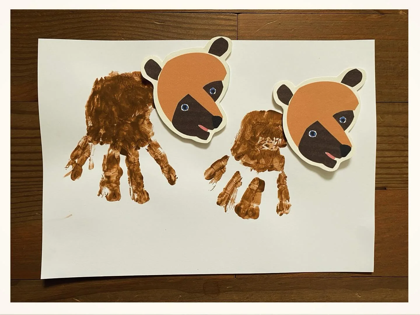 Brown bear, brown bear, what do you see? For next week&rsquo;s session, we have a fun handprint craft coming up! #storytimeenglish #mont&eacute;pilloy #oise #villedesenlis #atelierspourenfants #apprendreanglais #livresenanglais #booksinenglish #ilove