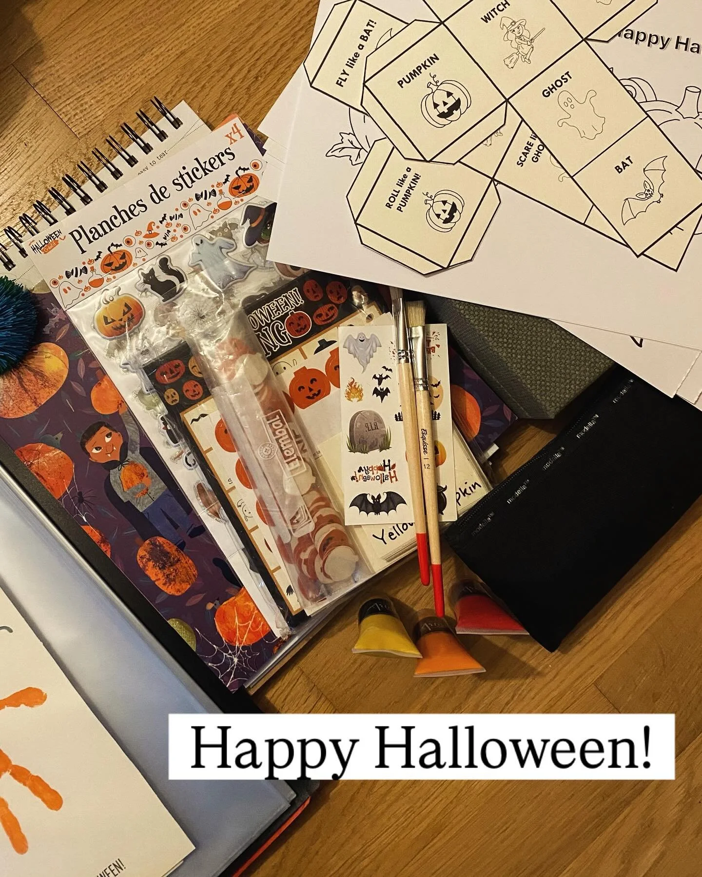 Tout est pr&ecirc;t pour les stages demain! J&rsquo;ai trop h&acirc;te!!! #mont&eacute;pilloy #storytimeenglish #villedesenlis #oise #apprendreanglais #englishteacher #apprendreensamusant #atelierspourenfants #stagespourenfants #craftsforkids #hallow