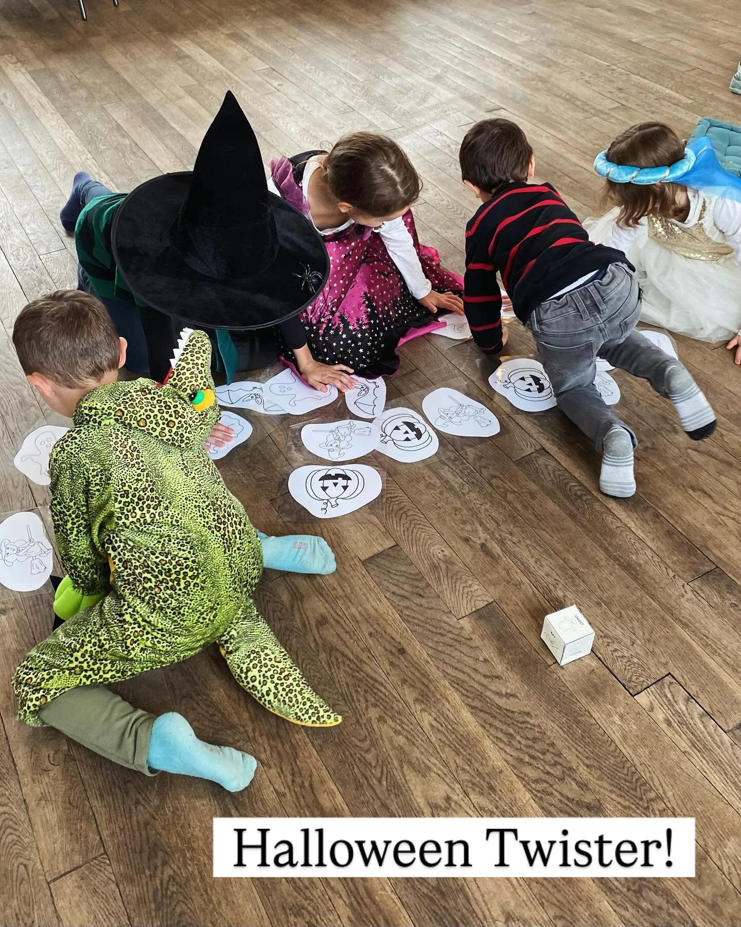 For the 6-8 year olds, we played a Halloween Twister-style game! #mont&eacute;pilloy #storytimeenglish #villedesenlis #oise #apprendreanglais #englishteacher #apprendreensamusant #atelierspourenfants #stagespourenfants #vacancesscolaires #happyhallow
