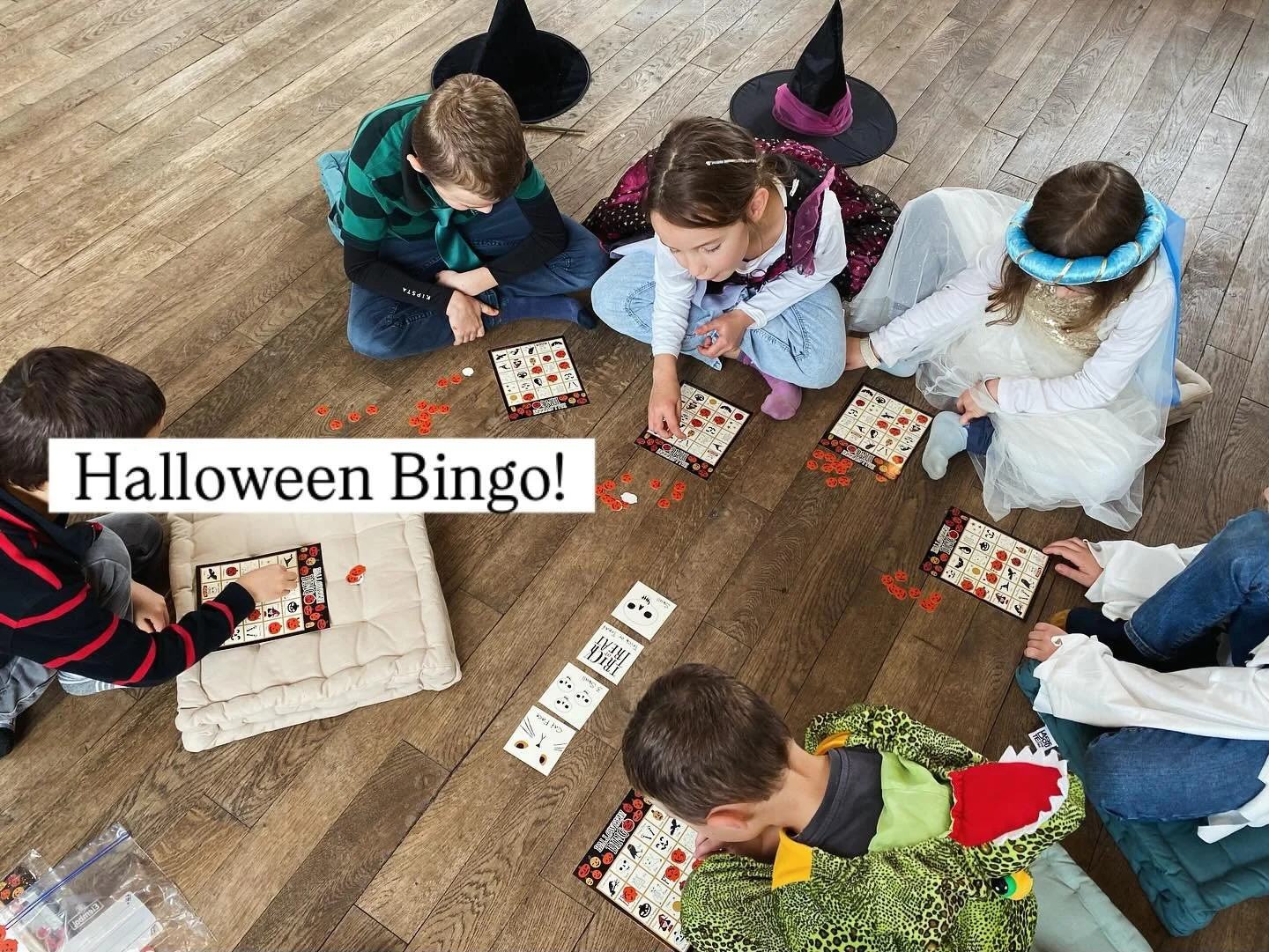 The 6-8 year old group played Halloween Bingo! #mont&eacute;pilloy #storytimeenglish #villedesenlis #oise #apprendreanglais #englishteacher #apprendreensamusant #atelierspourenfants #stagespourenfants #vacancesscolaires #happyhalloween #halloweenenfr