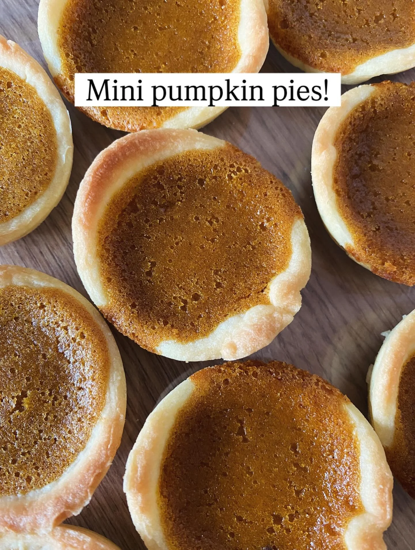 Mini pumpkin pies for our Happy Thanksgiving class this afternoon! #mont&eacute;pilloy #storytimeenglish #villedesenlis #senlis #oise #stagespourenfants #atelierspourenfants #apprendreanglais #apprendrelanglais #englishteacher #thanksgivingenfrance #
