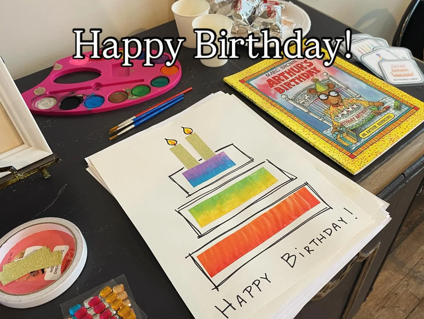 Celebrating birthdays! #storytimeenglish #mont&eacute;pilloy #villedesenlis #happybirthday #apprendreensamusant