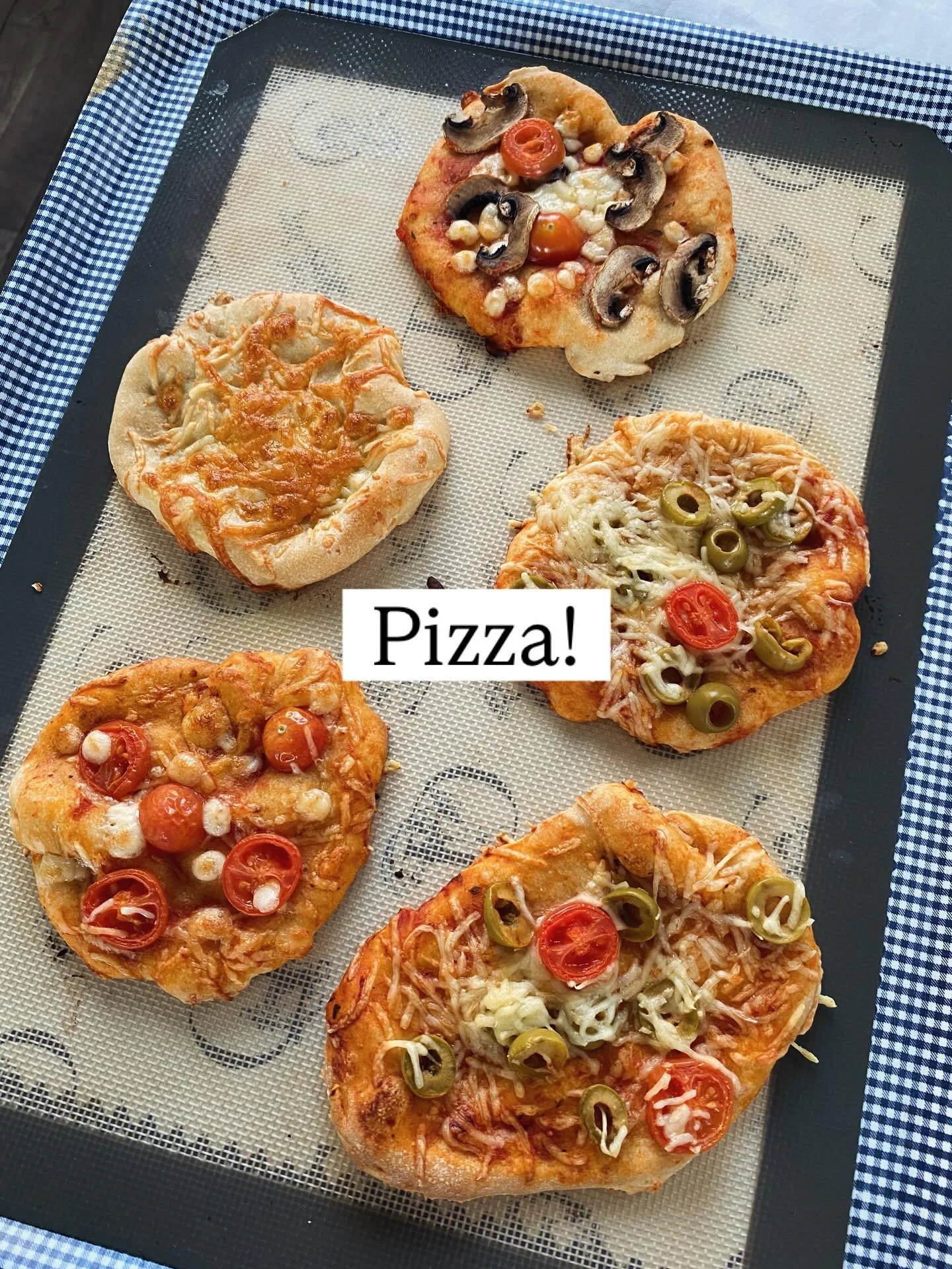 Our Let&rsquo;s Make&hellip; Pizza! class was so much fun! The kids&rsquo; pizzas turned out great! #storytimeenglish #mont&eacute;pilloy #villedesenlis #pizzaparty #apprendreensamusant